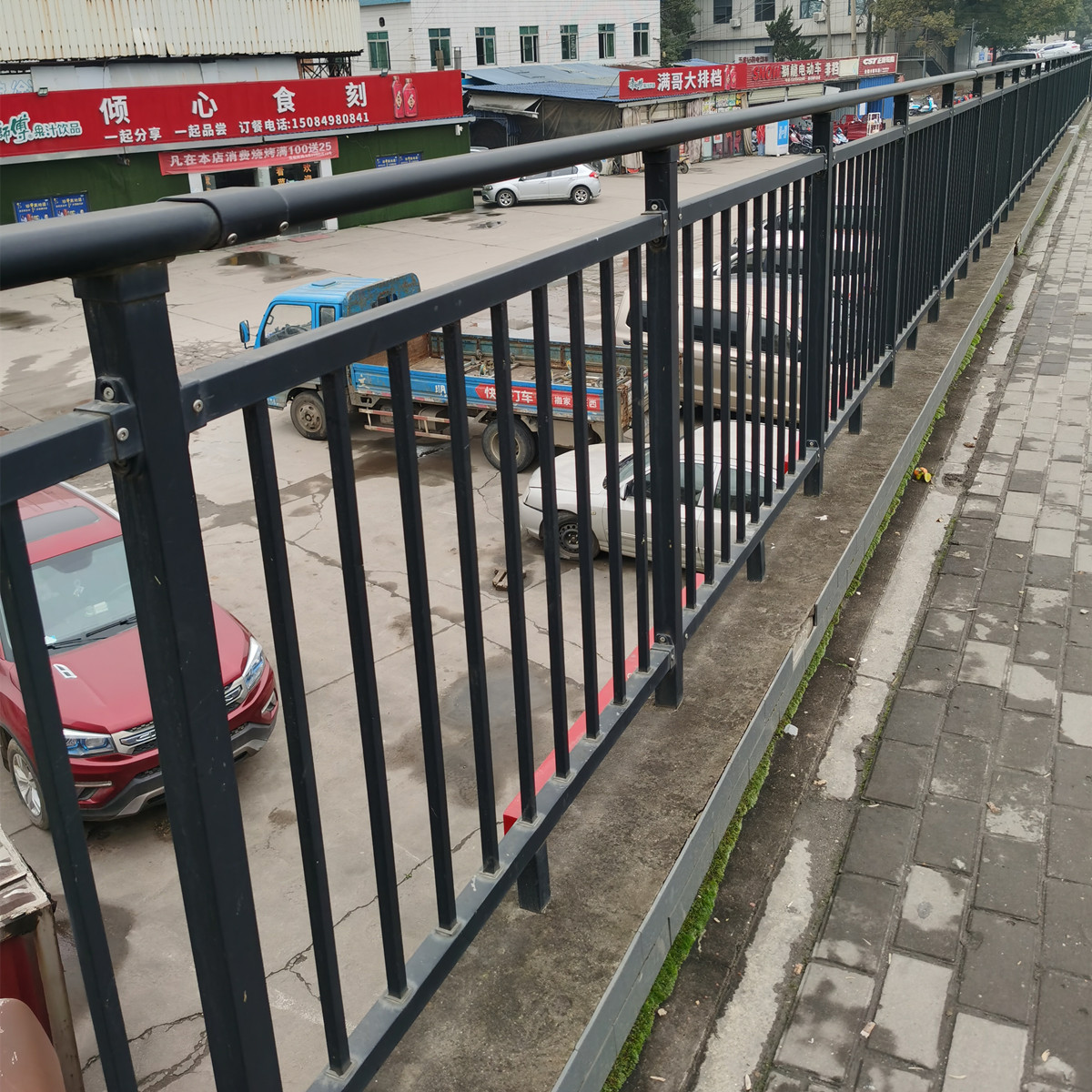 人行道護(hù)欄